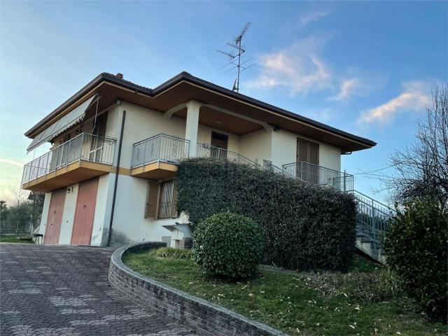Case e ville in vendita di 250 m² in Via Circonvallazione