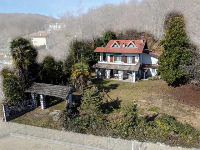 Case e ville in vendita di 250 m² in Via Crose