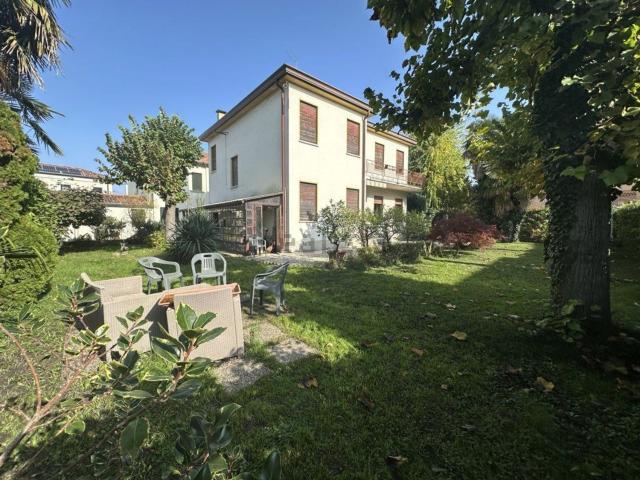 Case e ville in vendita di 250 m² in Via Antonio Gramsci, 19