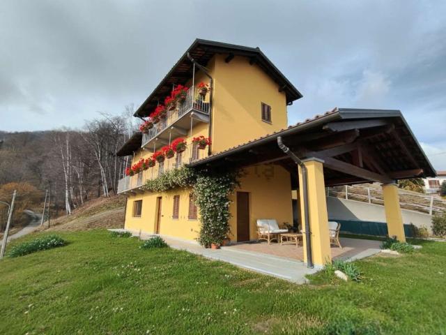 Case e ville in vendita di 250 m² in Via Acquadro Robello, 67