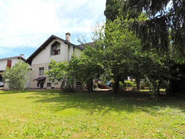 Case e ville in vendita di 250 m² in Via Aspesi Gaetano, 160