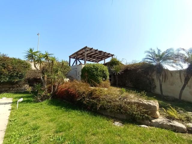 Case e ville in vendita di 250 m² in Via Burrafato