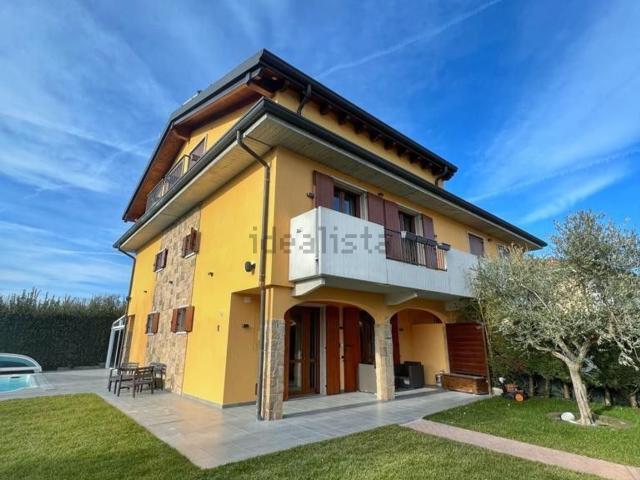 Case e ville in vendita di 250 m² in Via Gonzaga, 4