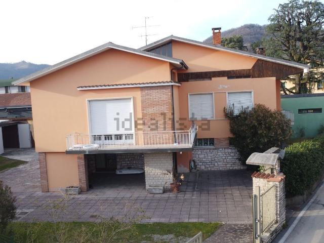 Case e ville in vendita di 250 m² in Via Gaetano Donizetti