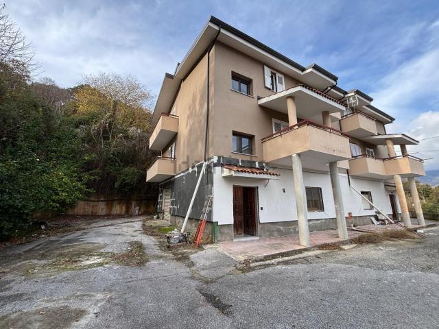 Case e ville in vendita di 250 m² in Via Giuseppe Mastroianni