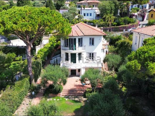 Case e ville in vendita di 250 m² in Via Giuseppe Verdi, 2
