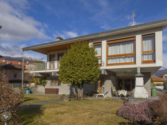 Case e ville in vendita di 250 m² in Via Giacomo Matteotti, 21