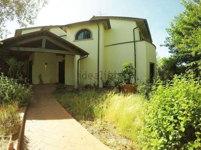 Case e ville in vendita di 250 m² in Via Ginepraia