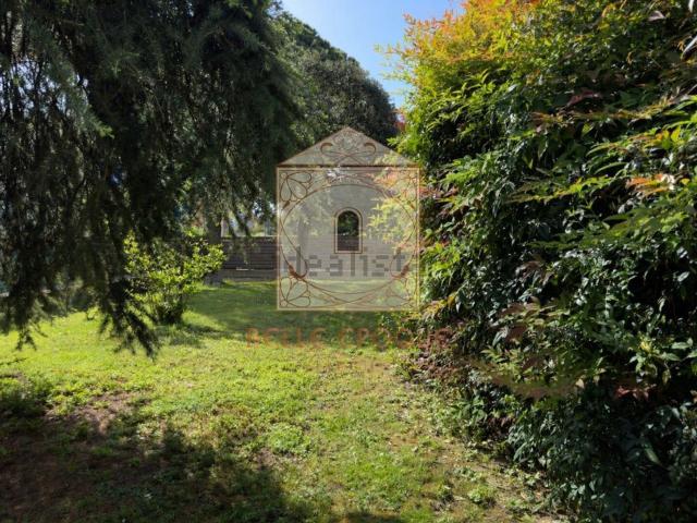 Case e ville in vendita di 250 m² in Via Giosuè Carducci, 18
