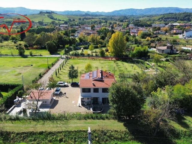 Case e ville in vendita di 250 m² in Via Gruccia