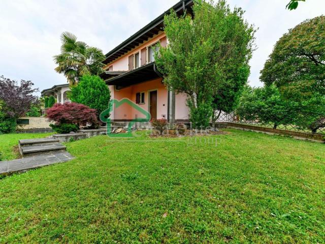 Case e ville in vendita di 250 m² in Via Guido Miglioli