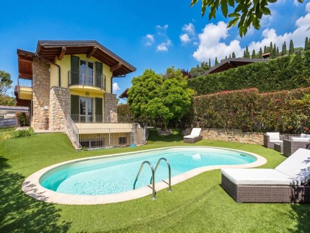 Case e ville in vendita di 250 m² in Via dei Morti
