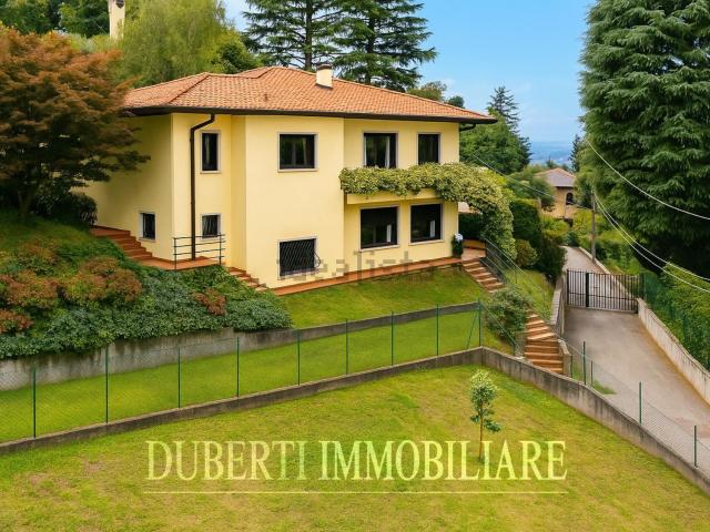 Case e ville in vendita di 250 m² in Via dei Boderi, 10