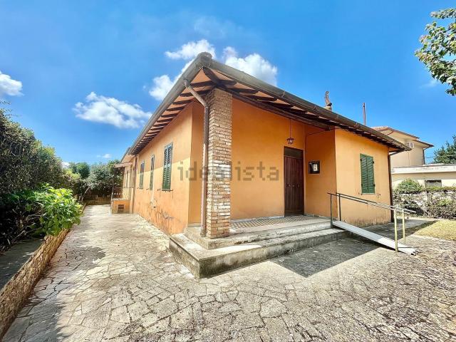 Case e ville in vendita di 250 m² in Via dei Castelli Romani