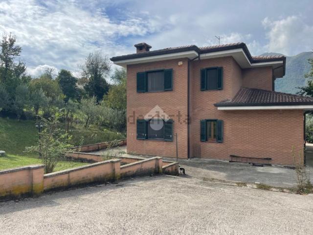Case e ville in vendita di 250 m² in Via dei Randolfi