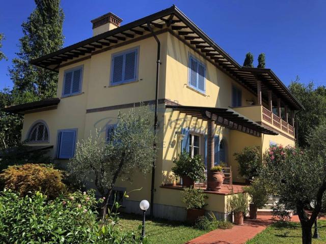 Case e ville in vendita di 250 m² in Via dei Salesiani