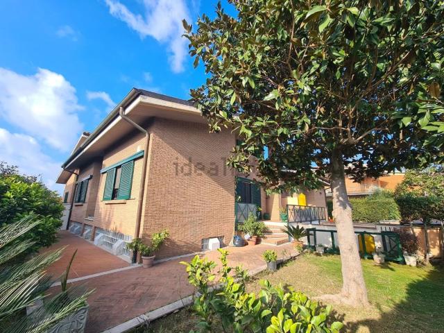 Case e ville in vendita di 250 m² in Via del Casale Lumbroso
