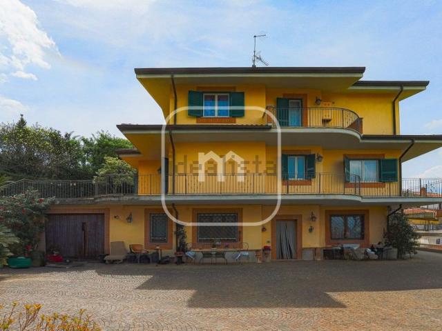 Case e ville in vendita di 250 m² in Via del Castagneto, 24