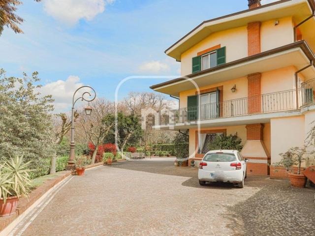 Case e ville in vendita di 250 m² in Via del Castagneto
