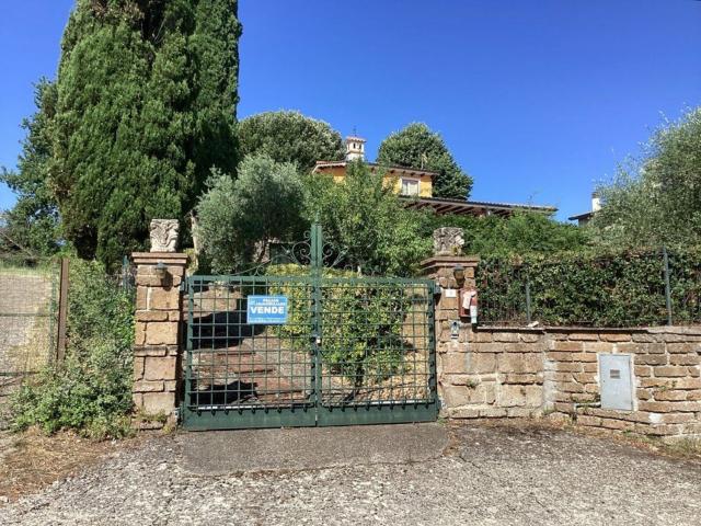 Case e ville in vendita di 250 m² in Via del Cerqueto, 9