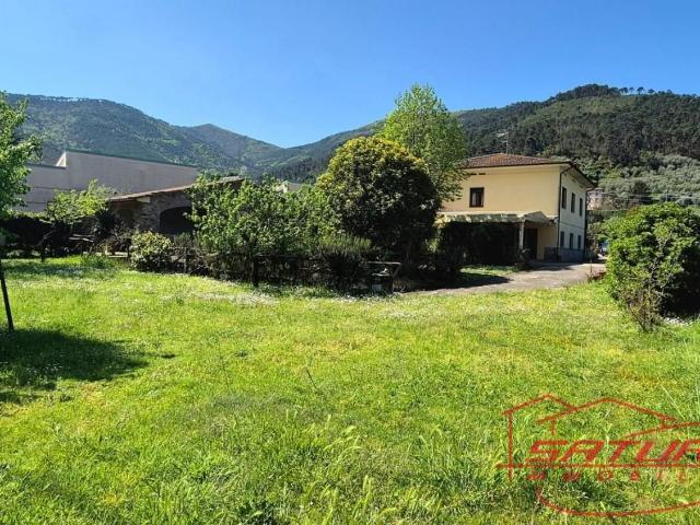 Case e ville in vendita di 250 m² in Via del Pergolone