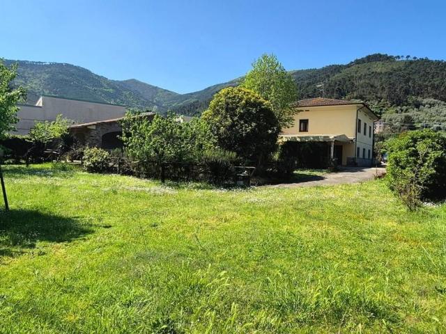 Case e ville in vendita di 250 m² in Via del Pergolone, 124