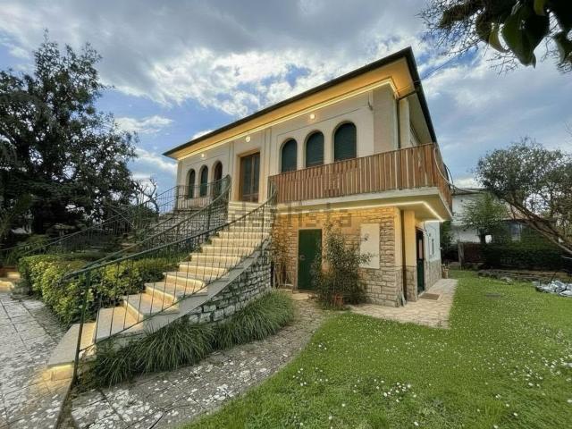 Case e ville in vendita di 250 m² in Via della Carraia, 68