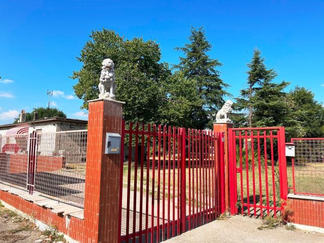 Case e ville in vendita di 250 m² in Via delle Casermette, 16