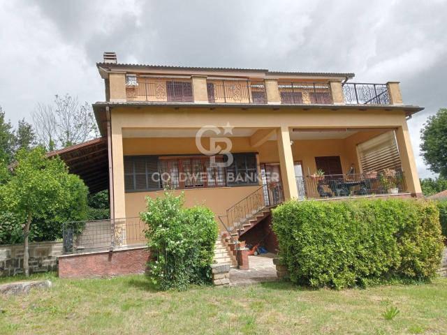 Case e ville in vendita di 250 m² in Via delle Ginestre, 9