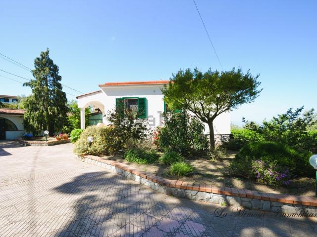 Case e ville in vendita di 250 m² in Via Deserto