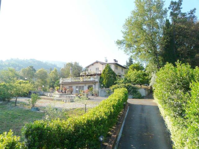 Case e ville in vendita di 250 m² in Via di Castel Ruggero