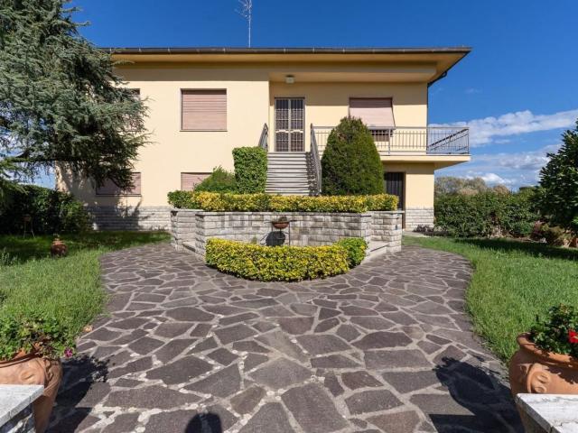 Case e ville in vendita di 250 m² in Via di Brusciana, 50053