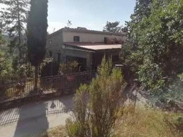Case e ville in vendita di 250 m² in Via di Magnale