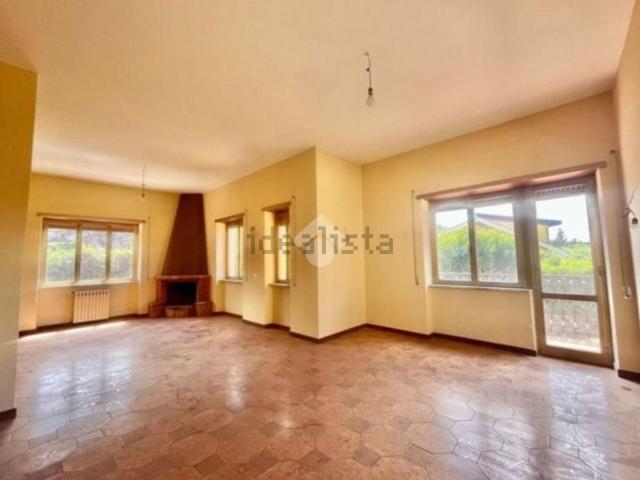 Case e ville in vendita di 250 m² in Via di Marino Campagna, 7
