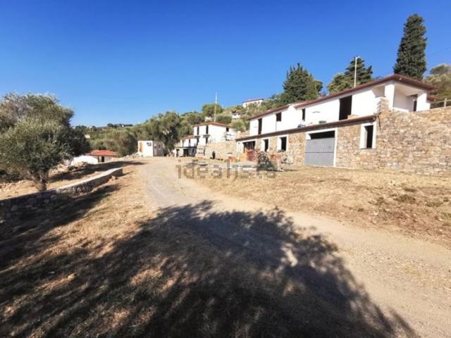 Case e ville in vendita di 250 m² in Via Diano Calderina
