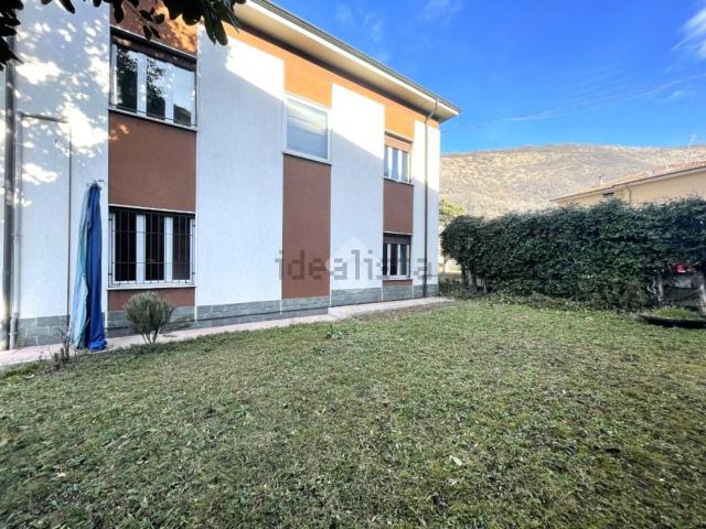Case e ville in vendita di 250 m² in Via Europa, 212