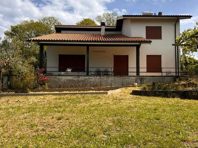 Case e ville in vendita di 250 m² in Via Folcarotonda, 37