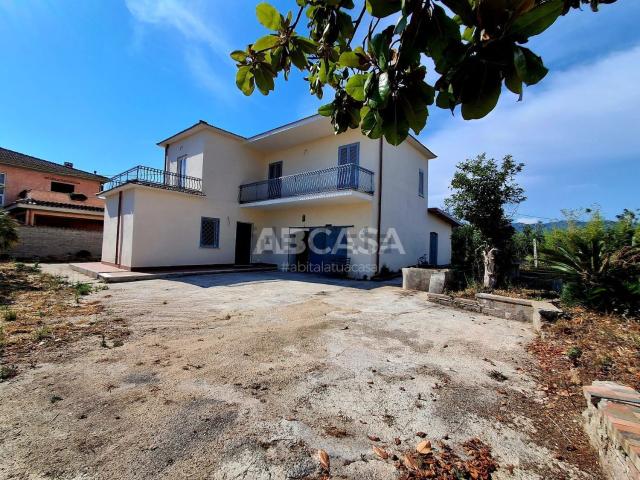 Case e ville in vendita di 250 m² in Via Fontana Parata