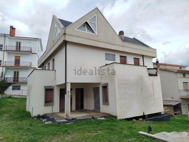 Case e ville in vendita di 250 m² in Via Fontuccia