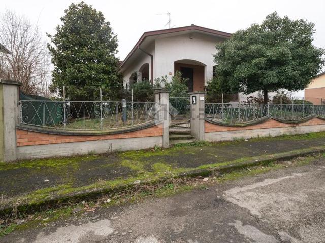 Case e ville in vendita di 250 m² in Via Fabio Filzi, 19