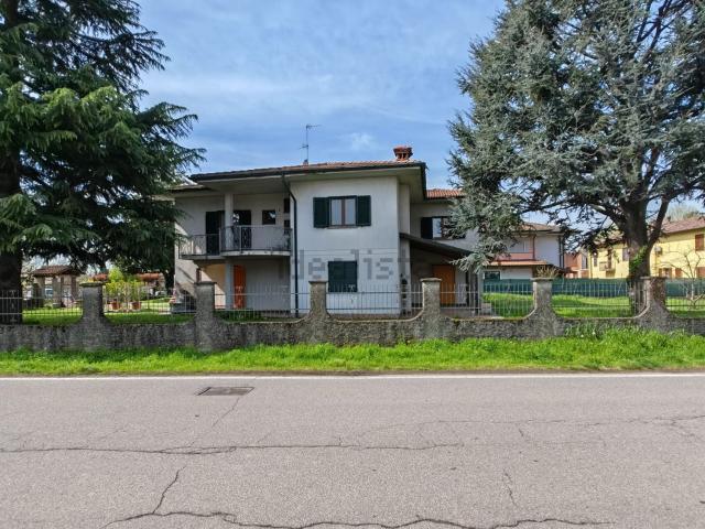 Case e ville in vendita di 250 m² in Via Fanfulla, 2