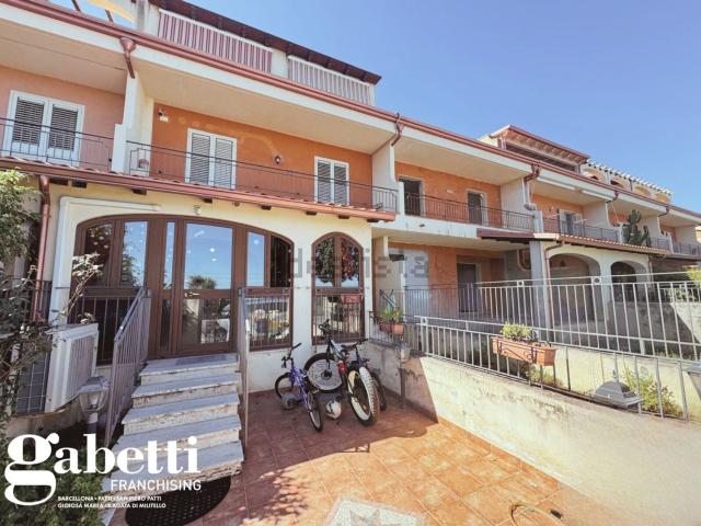 Case e ville in vendita di 250 m² in Via Francesco Nachera, 44