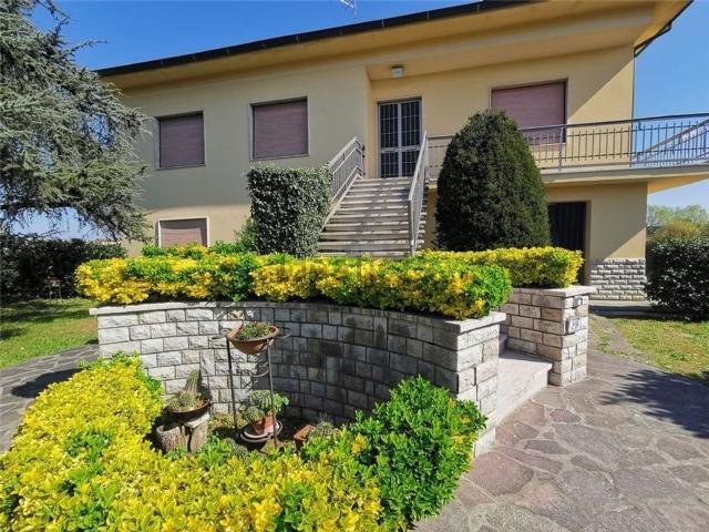 Case e ville in vendita di 250 m² in Via II Giugno
