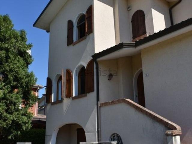 Case e ville in vendita di 250 m² in Via Isonzo, 6