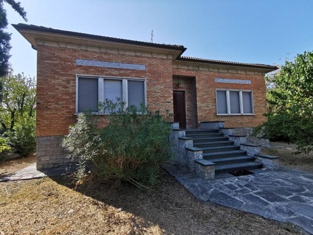 Case e ville in vendita di 250 m² in Via IV Novembre, 76