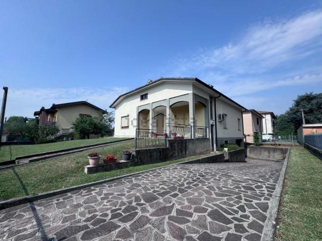 Case e ville in vendita di 250 m² in Via John Fitzgerald Kennedy, 10