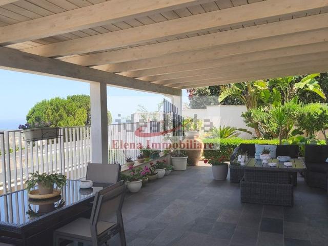 Case e ville in vendita di 250 m² in Via John Fitzgerald Kennedy