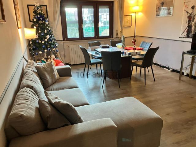 Case e ville in vendita di 250 m² in Via Lazio