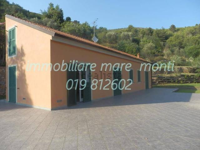Case e ville in vendita di 250 m² in Via Laiolo