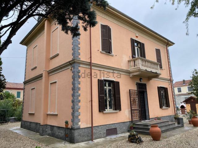 Case e ville in vendita di 250 m² in Via Lecca